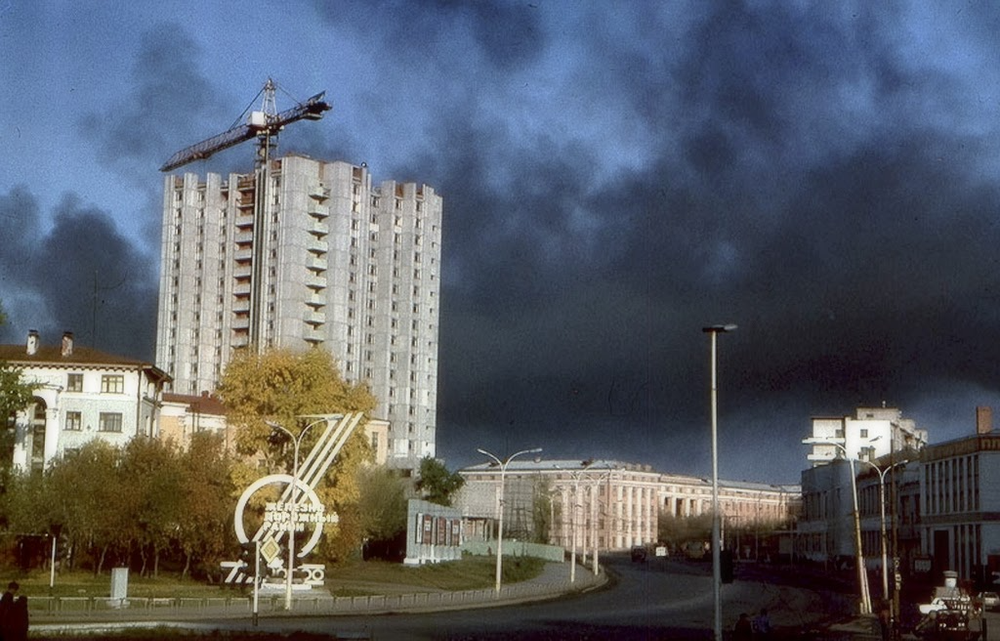 Черный дым после взрыва был виден даже в центре города